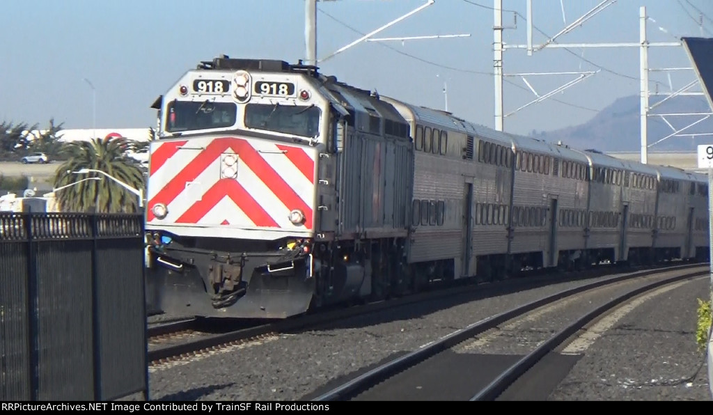 JPBX 918 Leads Caltrain 134